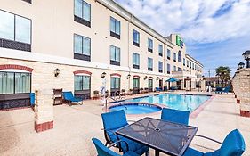 Holiday Express & Floresville By Ihg 2*